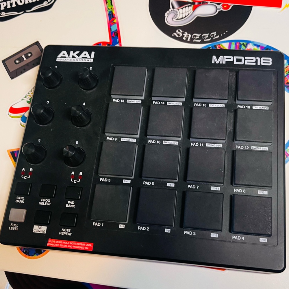 Akai Professional MPD218 MIDI USB Drum Beat Pad Controller